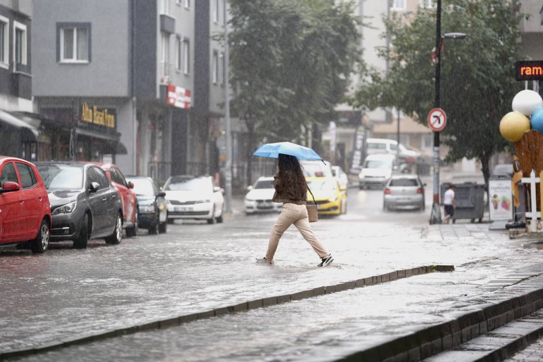 İstanbul’a sadece 5 dakika yetti! Meteoroloji uyarı üstüne uyarı yapmıştı 28